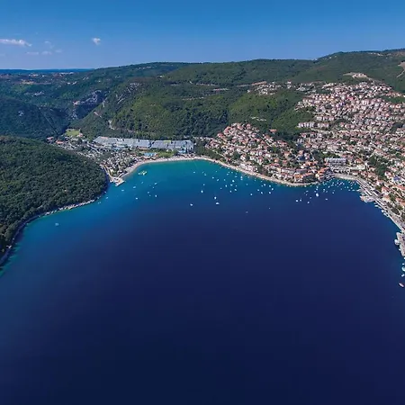 Gorgeous Home In Labin With Wifi *
