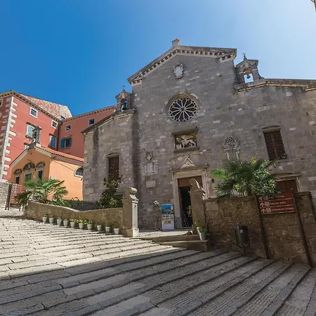 Gorgeous Home In Labin With Wifi